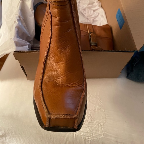 🧡 Two Lips Knee High Boots with 4 inch Heel - Picture 12 of 13